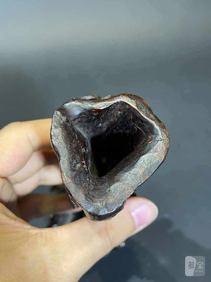 明晚期 沉香木松鼠葡萄纹花插 - 图13